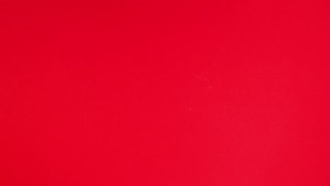 el sobre del día de san valentín, el regalo y la cinta aparecen y desaparecen en el tema rojo.