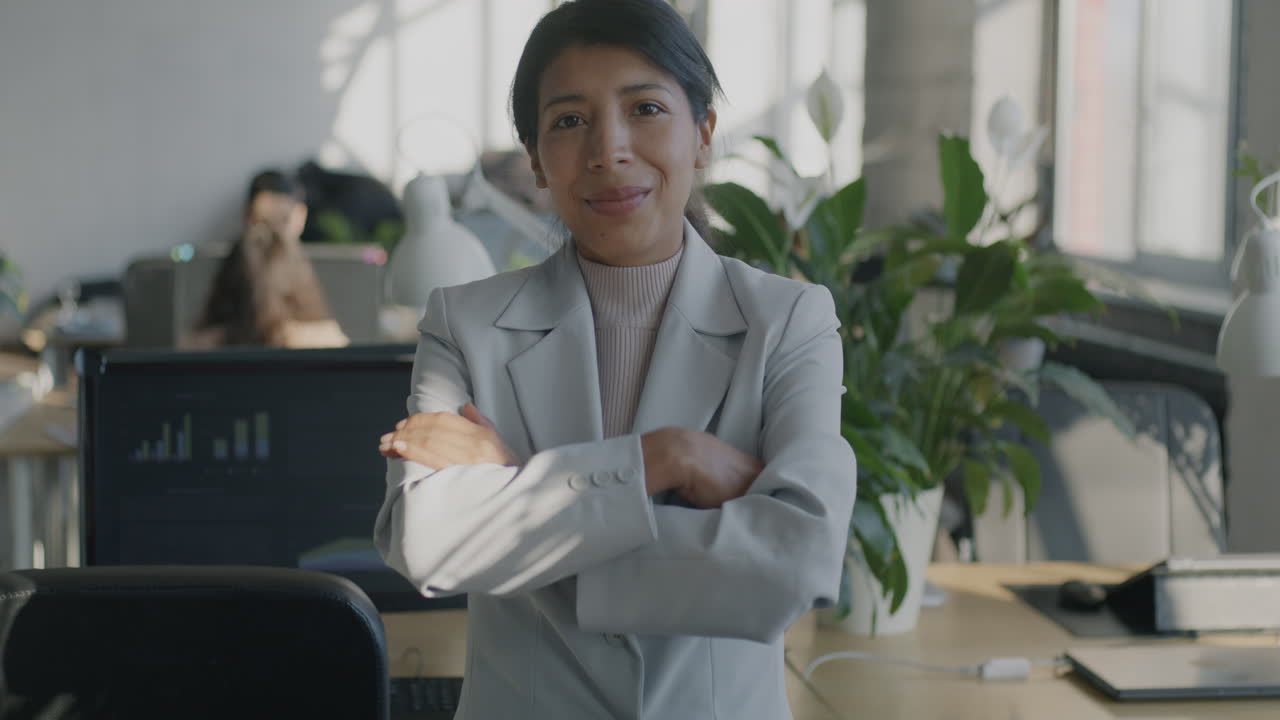 mujer de negocios en la oficina