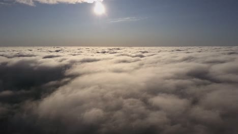 雲之上美麗的天空