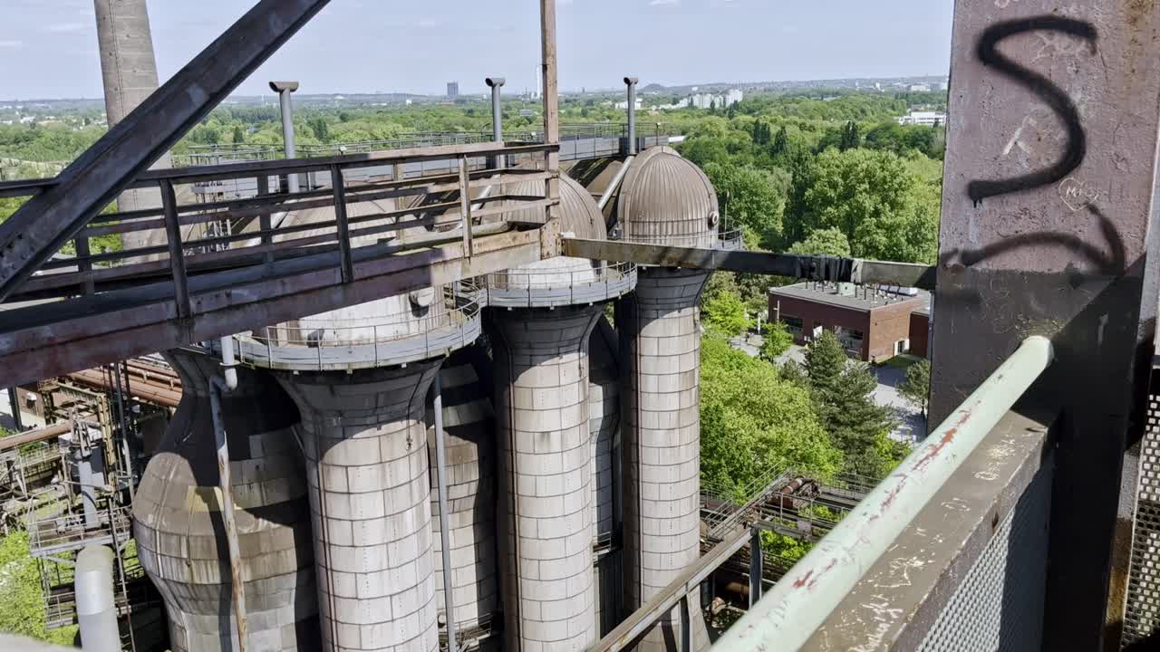 grabaciones del marco del alto horno en el parque paisajístico de duisburg, alemania del norte