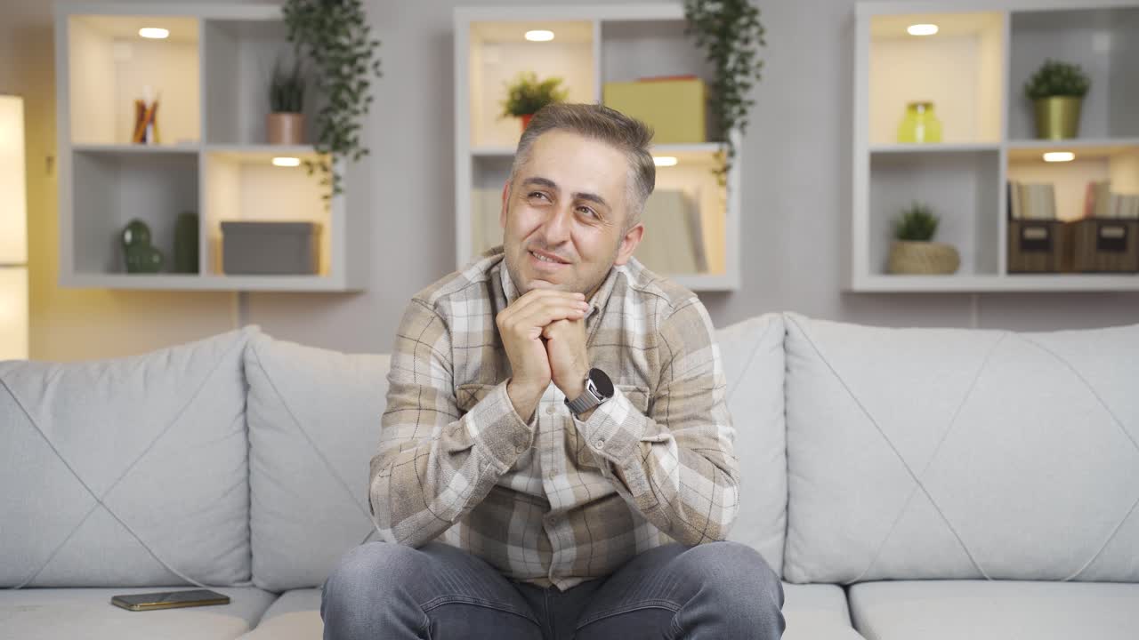 Uomo felice che sogna