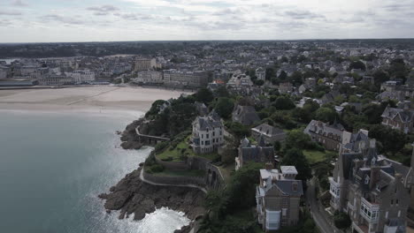 costa esmeralda con plage de l'écluse o playa ecluse al fondo, dinard en bretaña