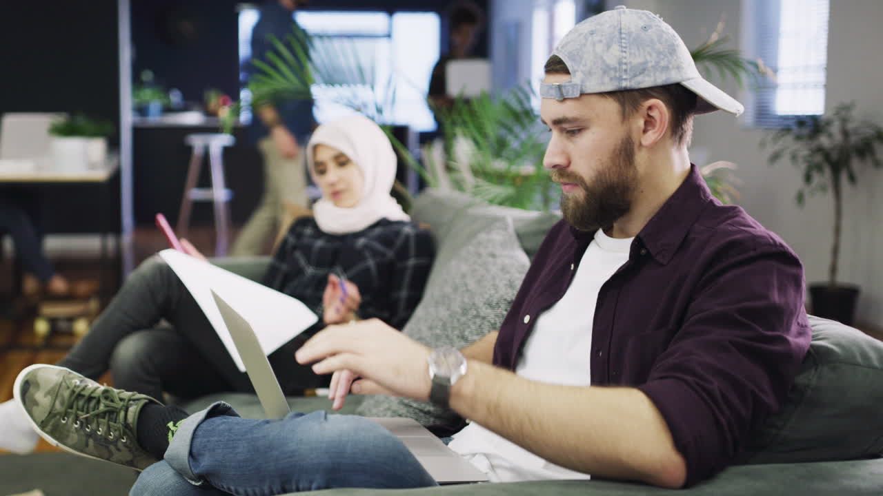 누가 책상을 필요로 해요?