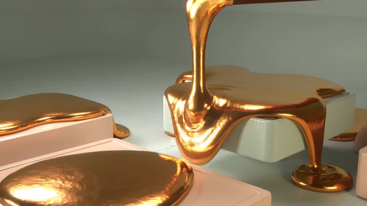 Flusso d'oro versato da un beccuccio che riveste blocchi quadrati chiari su una base da studio per creare una finitura a specchio