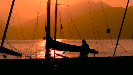 Torri-Del-Benaco---Sonnenuntergang-Am-Gardasee,-Comer-See,-Lago-Maggiore,-Italien