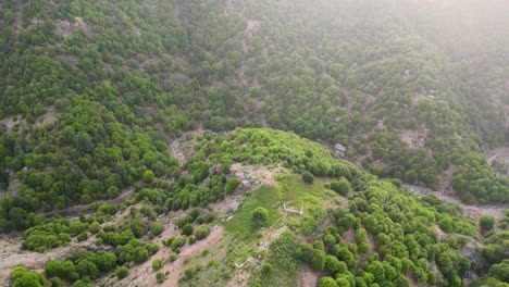 los picos envueltos en niebla de la provincia de paktia