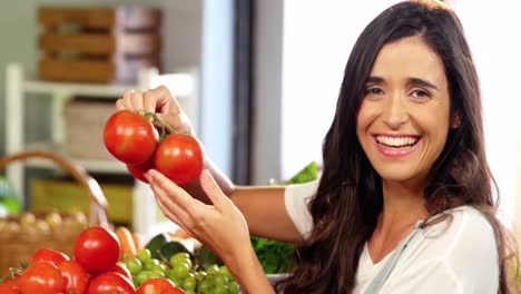 Woman-selecting-tomatoes-in-organic-section