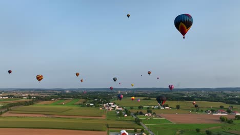 Colorido-Festival-De-Globos-Aerostáticos-En-El-Condado-De-Lancaster,-Pennsylvania