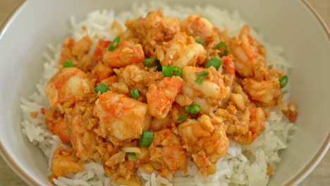 stir-fried shrimps with garlic and shrimps paste rice bowl