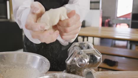 Chefs-Haciendo-Pasta-Juntos