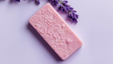jabón floral rosado con lavanda