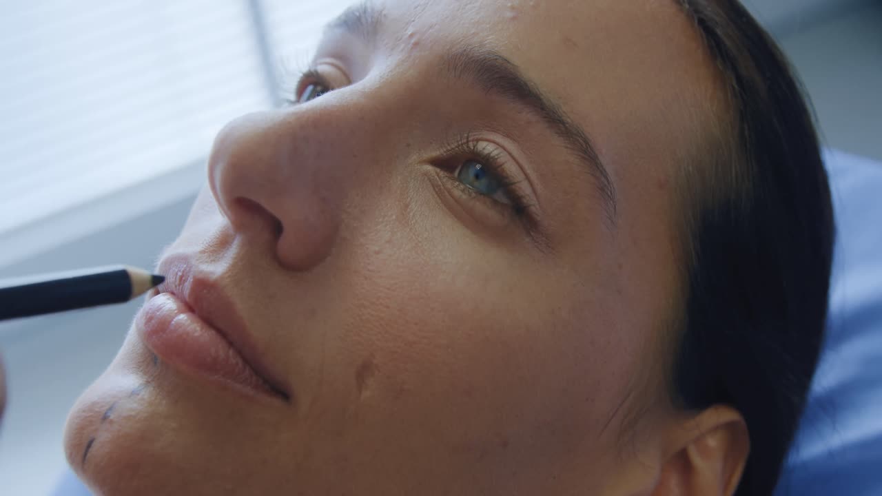 paciente de procedimiento cosmético femenino