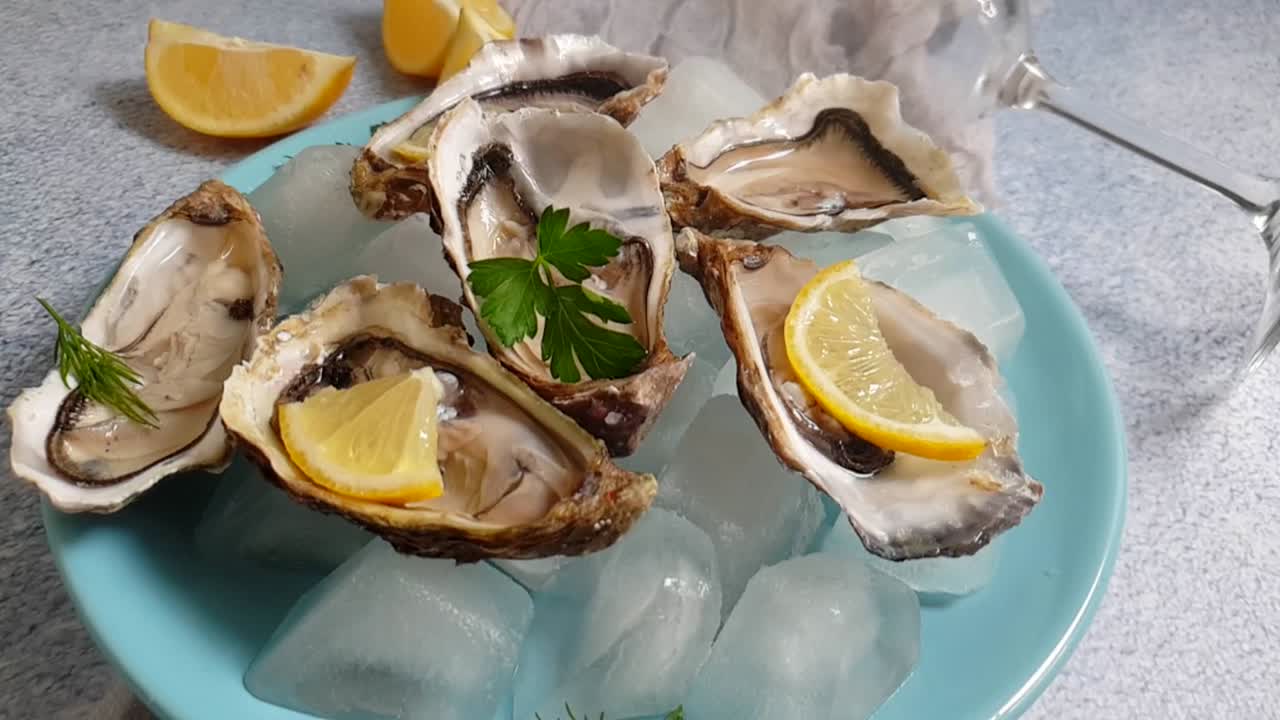 신선한 오스트리 조각, 레몬 얼음, 느린 모션