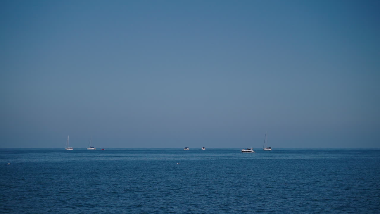 배와 함께 평온한 바다