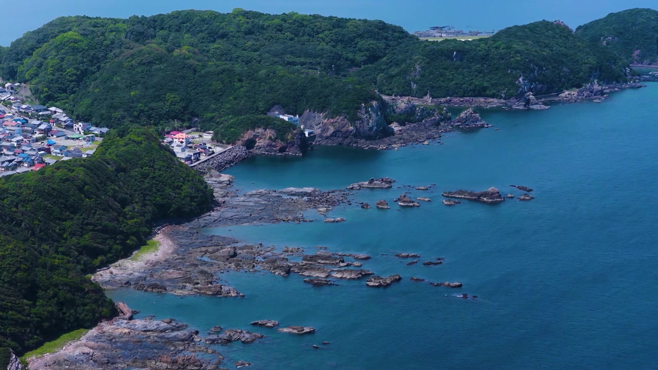 Cảnh biển Taiji, Vịnh Săn Cá Heo và Bảo tàng Cá Voi Bờ Biển, Nhật Bản.