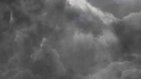 Gewitter-Bewegte-Wolken-Bei-Dunklen-Wolken-4k