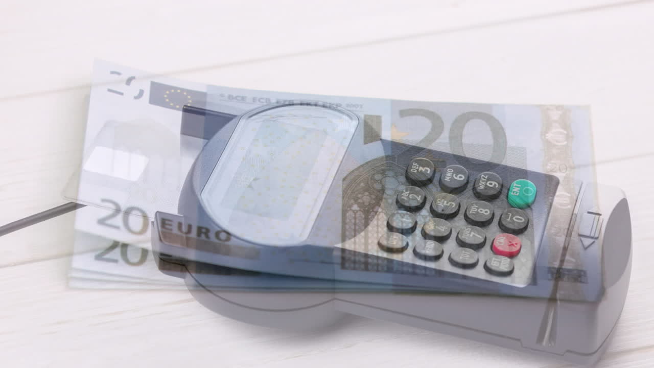 Animace padajících eurobankovek přes platební terminál