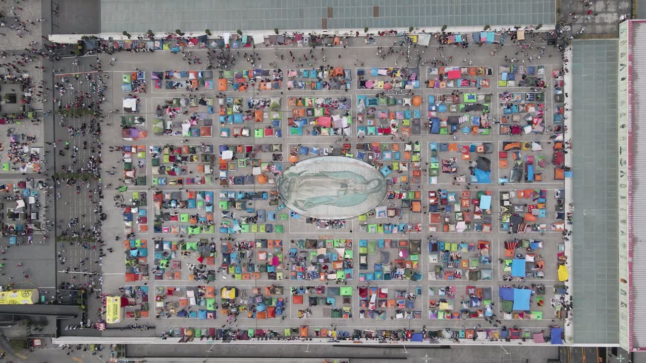 Stunning drone footage showcases the massive crowds of devoted pilgrims traveling to the Basilica de Guadalupe for the annual celebration of the Virgen de Guadalupe in Mexico City.