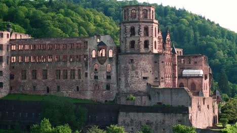 Heidelberg-Deutsche-Mittelalterliche-Burg-Szenische-Ansicht,-Die-Schönes-Wahrzeichen-Zeigt