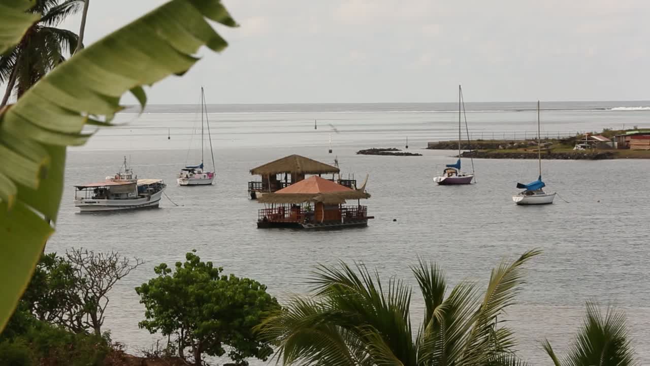 vista del paisaje en el mar de tahití