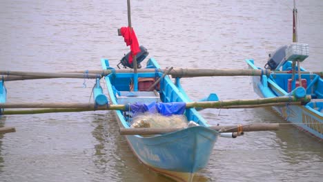 Fisherman-boats-anchored-on-the-beach---Indonesia-traditional-fisherman