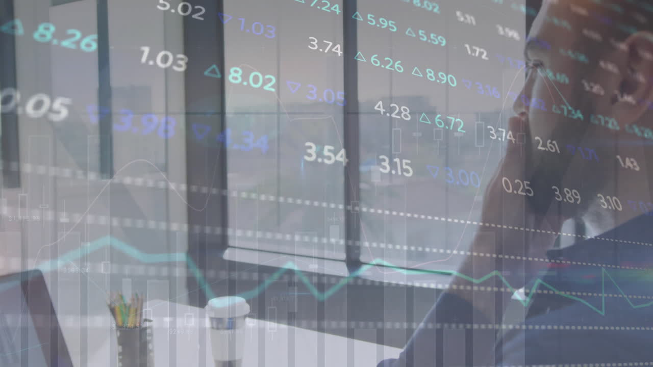 Animazione di elaborazione dati finanziari su un uomo d'affari caucasico in ufficio