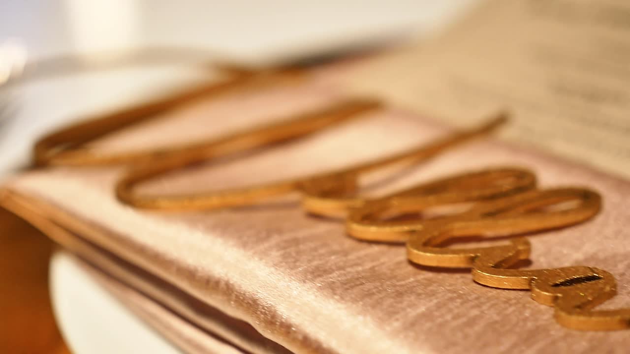 在婚禮上裝飾的近距離拼寫名字威廉