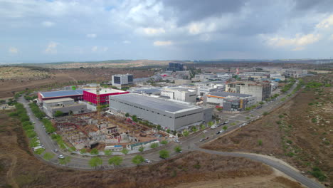 Zona-Comercial-E-Industrial-De-South-Modiin-Maccabim-Reut:-Uno-De-Los-Centros-De-Negocios-Más-Impresionantes-De-Israel,-Está-Ubicado-En-Un-Lugar-Estratégico-Entre-Tel-Aviv-Y-Jerusalén.