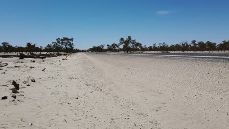 tierra gris seca en el interior de australia