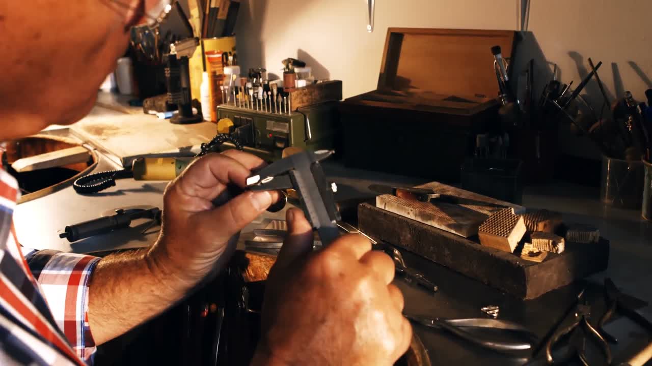 anillo de fabricación de orfebrería