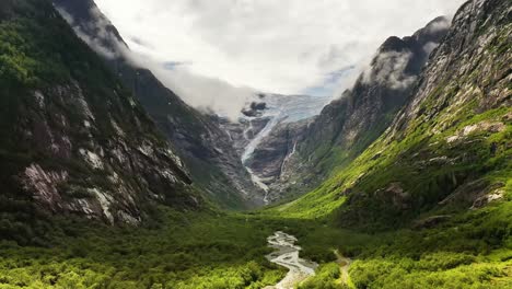 Hermosa-Naturaleza-Noruega-Glaciar-Kjenndalsbreen.