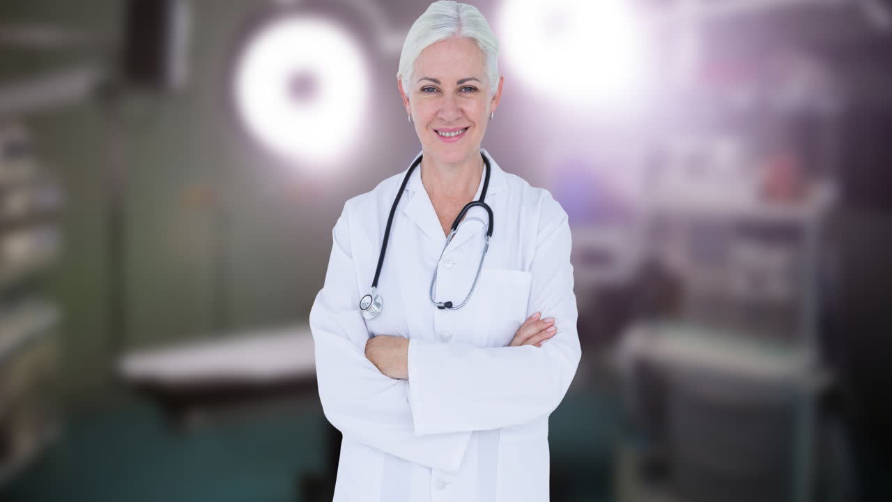 animation einer lächelnden kaukasischen ärztin mit stethoskop über dem chirurgenzimmer