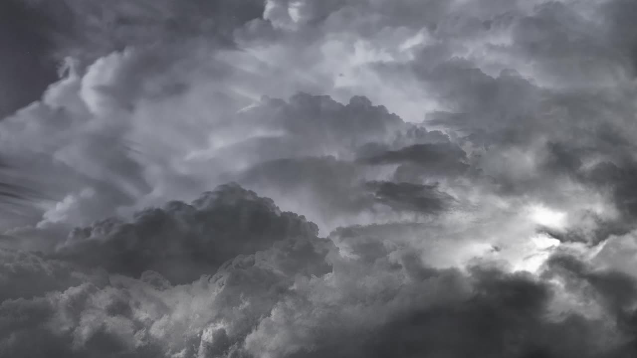 un relámpago de tormenta sobre el cielo