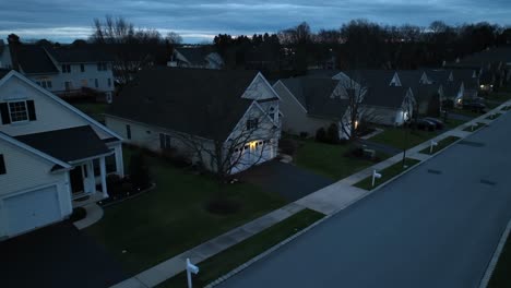 Calle-Residencial-Americana-En-La-Noche