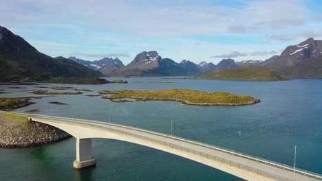 Fredvang-Brücken-Panorama-Lofoten-Inseln