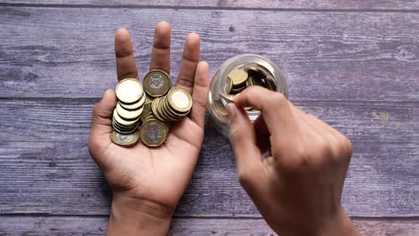 ahorrar dinero con monedas