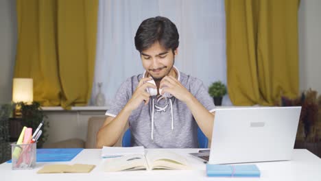 El-Estudiante-Que-Pide-Silencio.