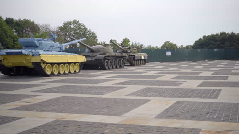 View-of-two-Russian-tanks-vs-one-tank-in-Ukrainian-colors