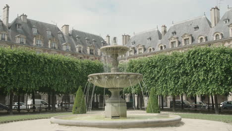 fuente en place des vosges, parís, francia