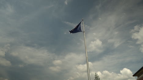 Estado-De-La-Bandera-De-Michigan-Que-Sopla-En-El-Viento-Almacen-De-Metraje-De-Vídeo