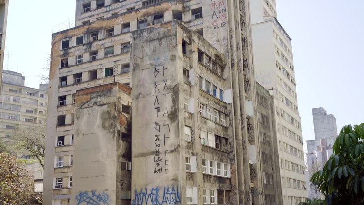 Edificio occupato da un movimento sociale che rivendica il diritto all'abitare nel centro di San Paolo, Brasile, in Sud America