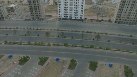 Aerial-drone-footage-of-roads-and-buildings-in-Bahria-Town,-Karachi,-Pakistan