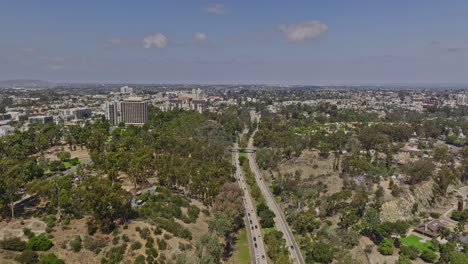 San-Diego-California-Antena-V74-Flyover-Balboa-Park-Encima-De-La-Autopista-Cabrillo-Capturando-El-Vecindario-De-Marston-Hills-Dentro-De-La-Comunidad-De-Hillcrest-Durante-El-Día---Filmado-Con-Mavic-3-Cine---Septiembre-De-2022