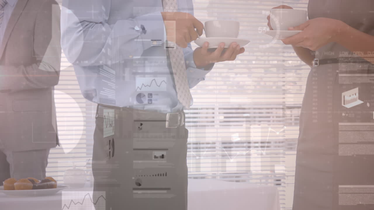 회의에서 비즈니스 사람들에 대한 금융 데이터 처리의 애니메이션