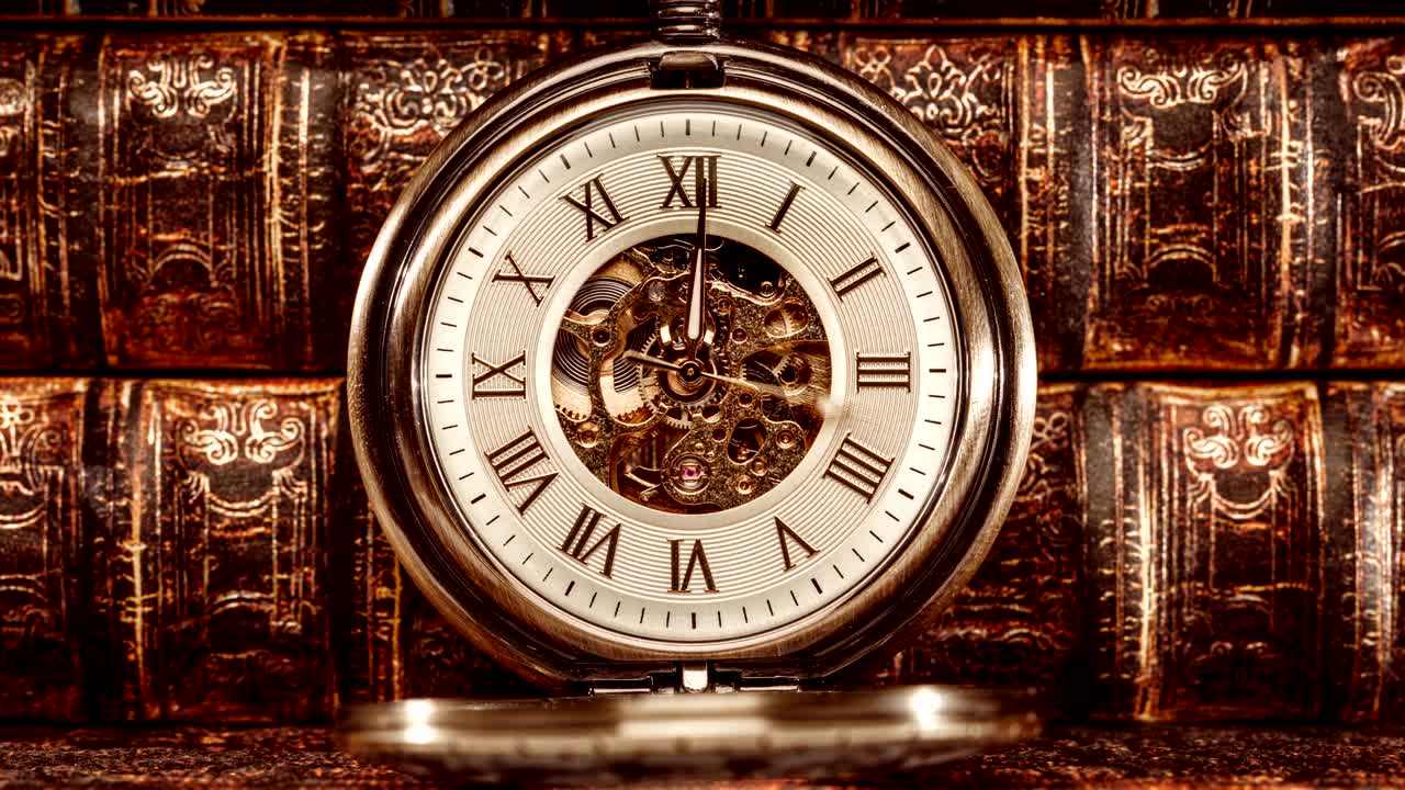 старинные часы крупным планом