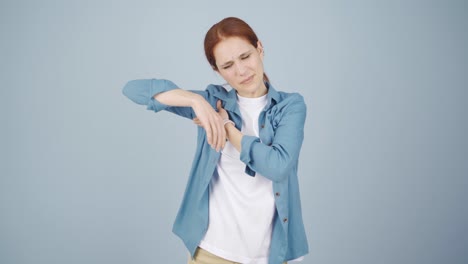 woman with itchy armpits. fungus problem.