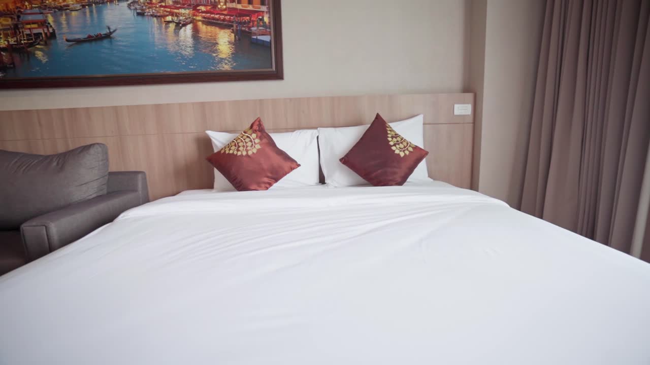 4k footage of a large queen-size bed and other accommodations at a hotel in Thailand