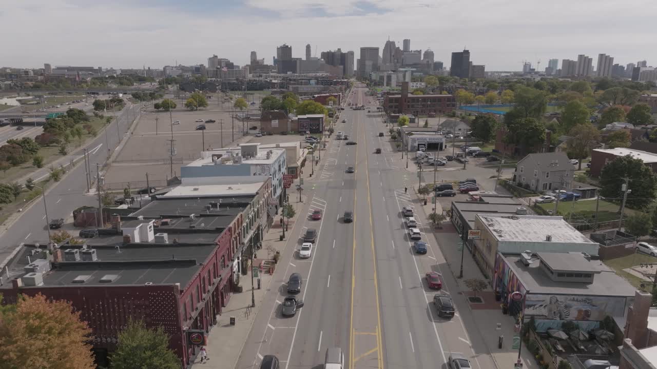 코르크 타운 디트로이트에서 낮게 날기