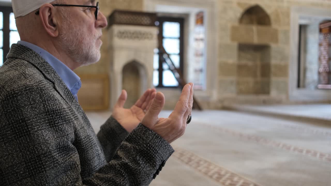 손으로 기도하는 것