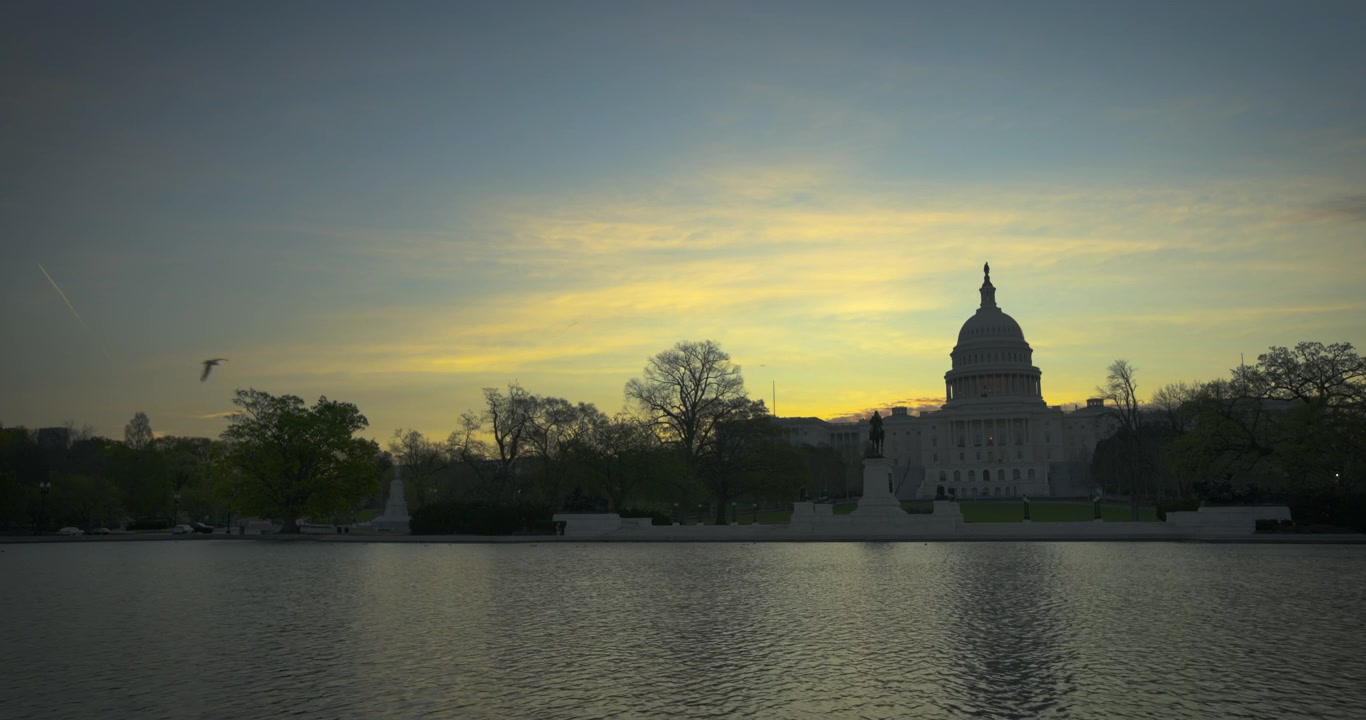 Alba al Campidoglio di Washington DC e alla Vasca Riflettente.